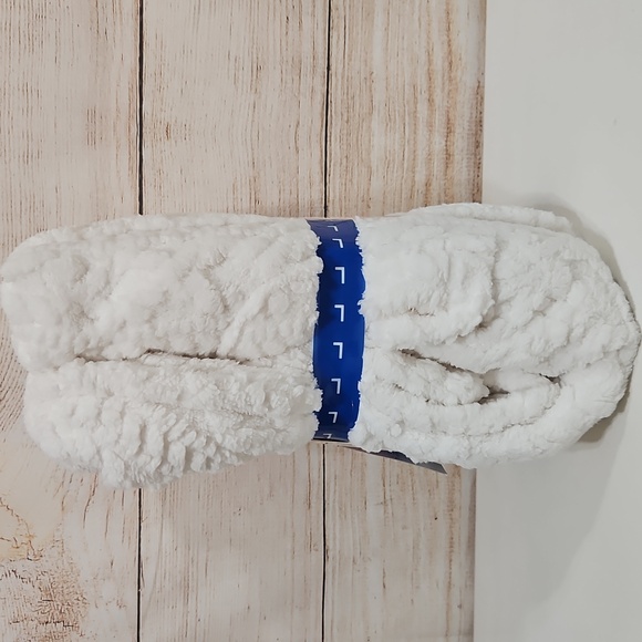 Room Service Cozy White Wrap Robe Soft Cable Knit Texture With Patch Pockets L - Picture 4 of 7